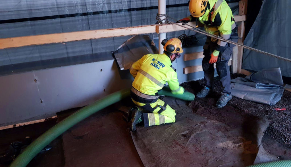 HöyryÄssän työntekijät suurtehoimuroimassa