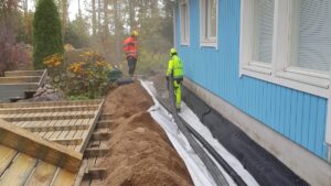 Salaojien sepelitäyttö suurtehopuhalluksella